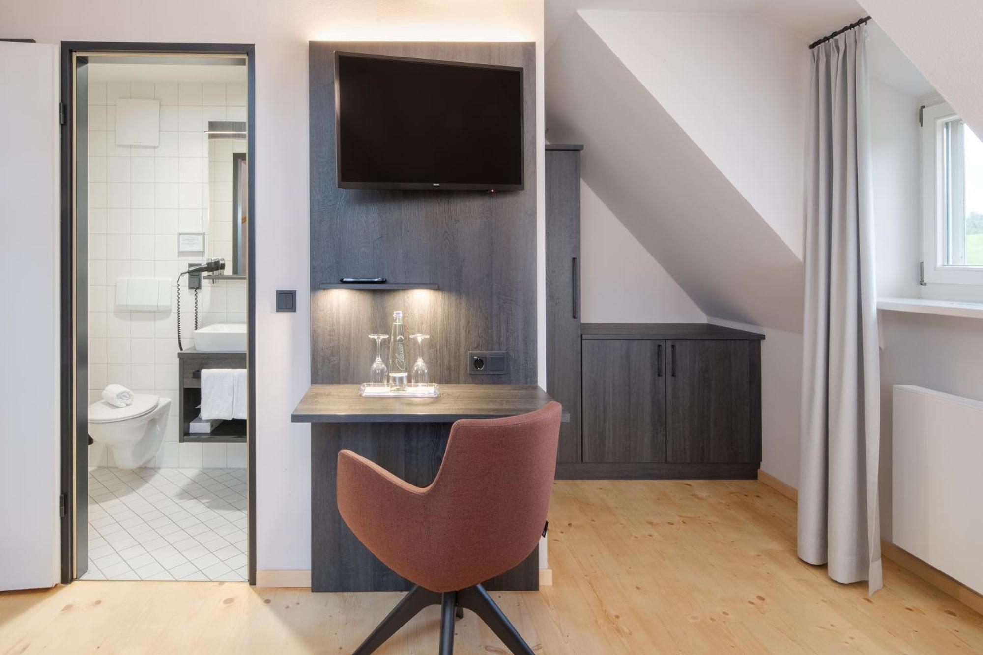 Hotel Aiterbach Am Chiemsee ริมสติง ภายนอก รูปภาพ